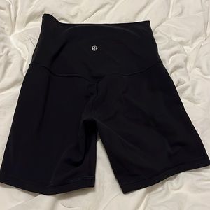 Shr Lululemon 6 in align shorts